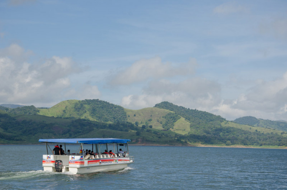 Lake Crossing from Arenal to Monteverde