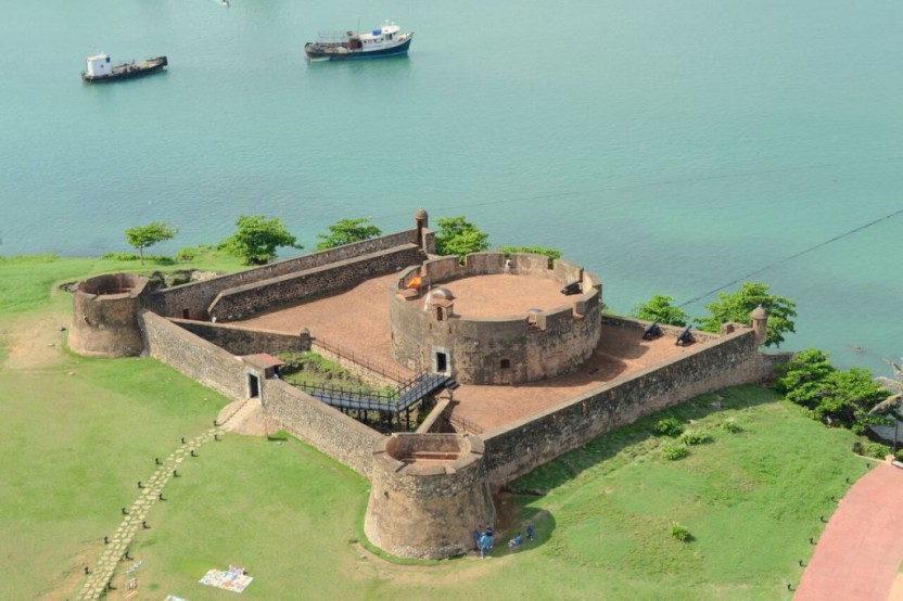 Pop City Tour with Fossil Museum + Rum Factory