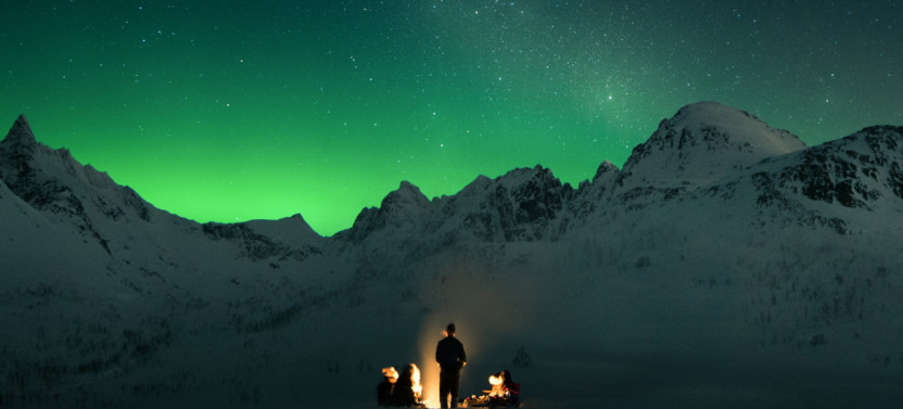 Tromsø: Aurora Hunt with Campfire, Warm meal, Winter Gear & Transfers
