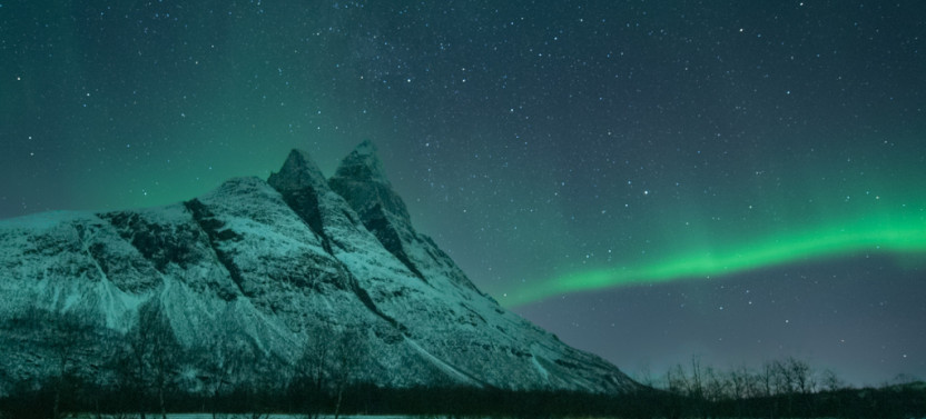 Tromsø: Aurora Hunt with Campfire, Warm meal, Winter Gear & Transfers