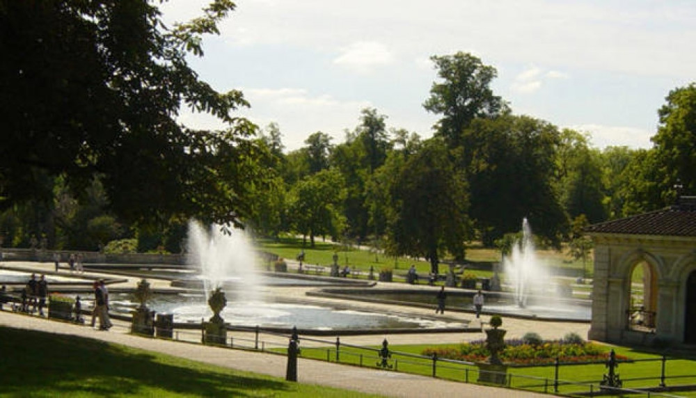 Royal Garden Tour & Harrods Cream Tea