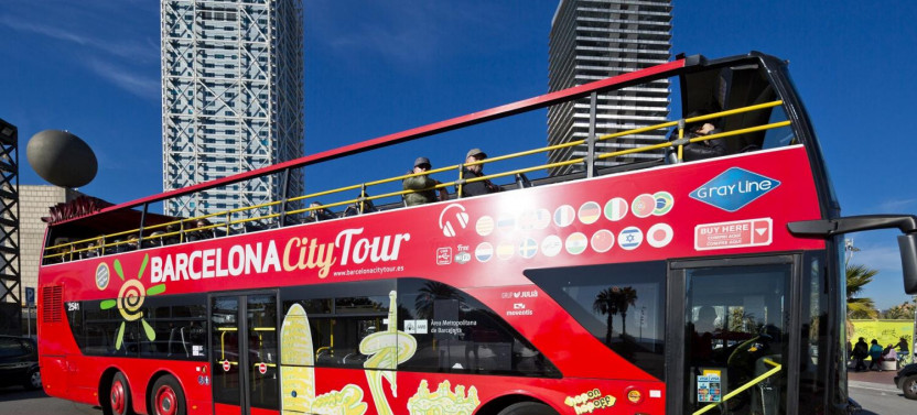 Hop-On Hop-Off Barcelona City Tour & 1-Hour Eco Catamaran Cruise