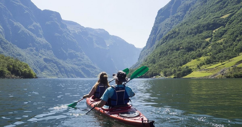 Guided Sea Kayak Tour – Nærøyfjord