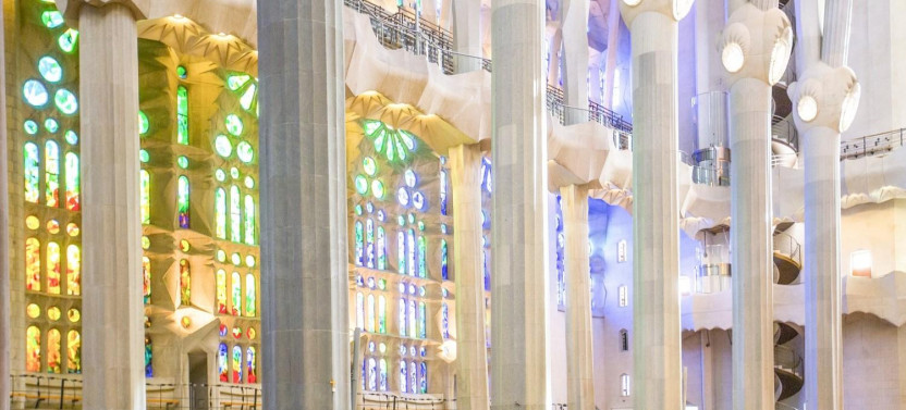 Private Eco-Friendly Tour To Park Güell & Sagrada Familia
