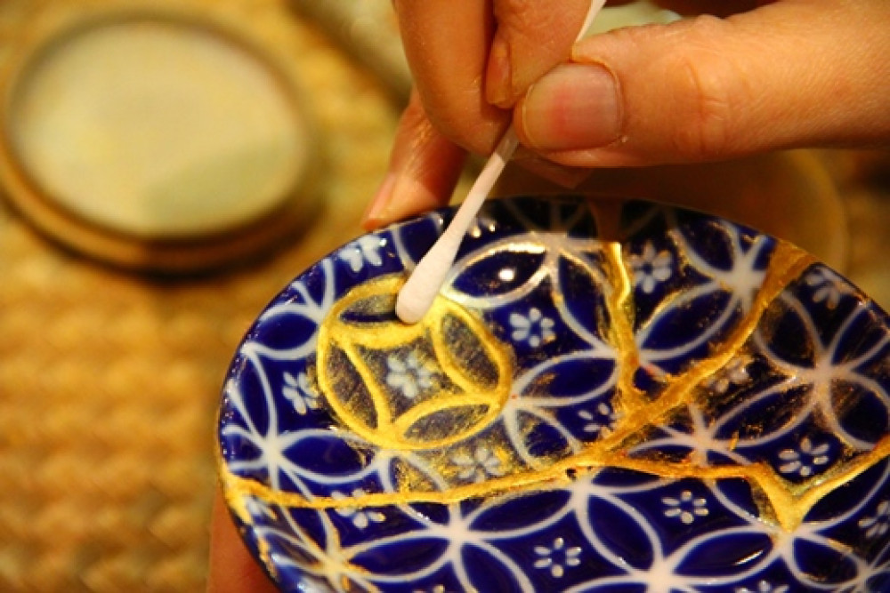 Kintsugi Experience In Tokyo - Transforming Broken Ceramic Objects