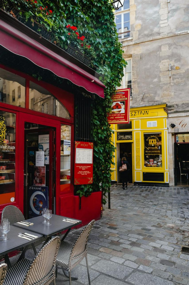 Food, Culture & History Tour of the Jewish Quarter in Paris