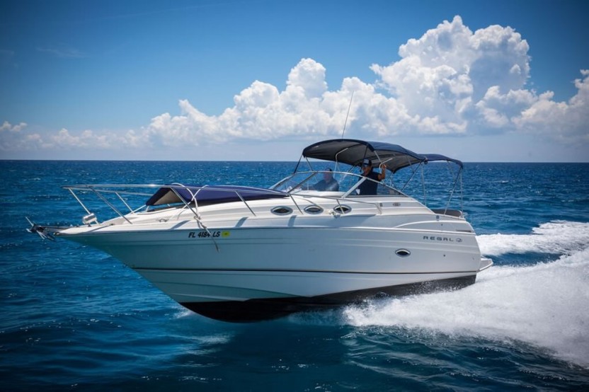 28' Regal Yacht Rental - In-Ha Snorkel