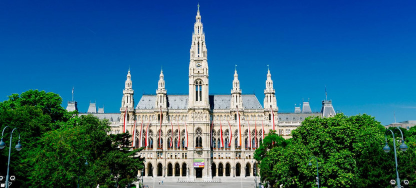 24h Vienna Hop On Hop Off Sightseeing Bus Tour Ticket with Audioguide