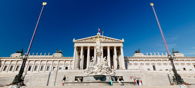 24h Vienna Hop On Hop Off Sightseeing Bus Tour Ticket with Audioguide