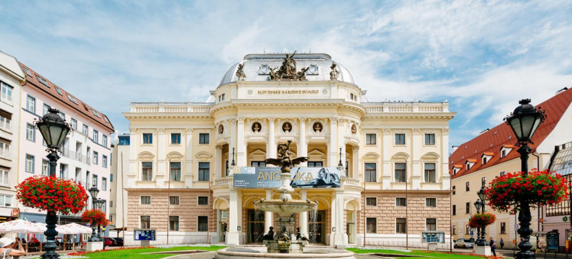 Full Day Bratislava Trip From Vienna by Bus and Boat