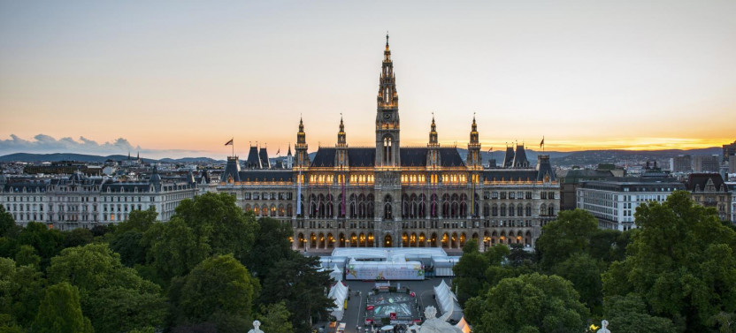 Enchanting Vienna Panoramic Night Tour with Audio Guide