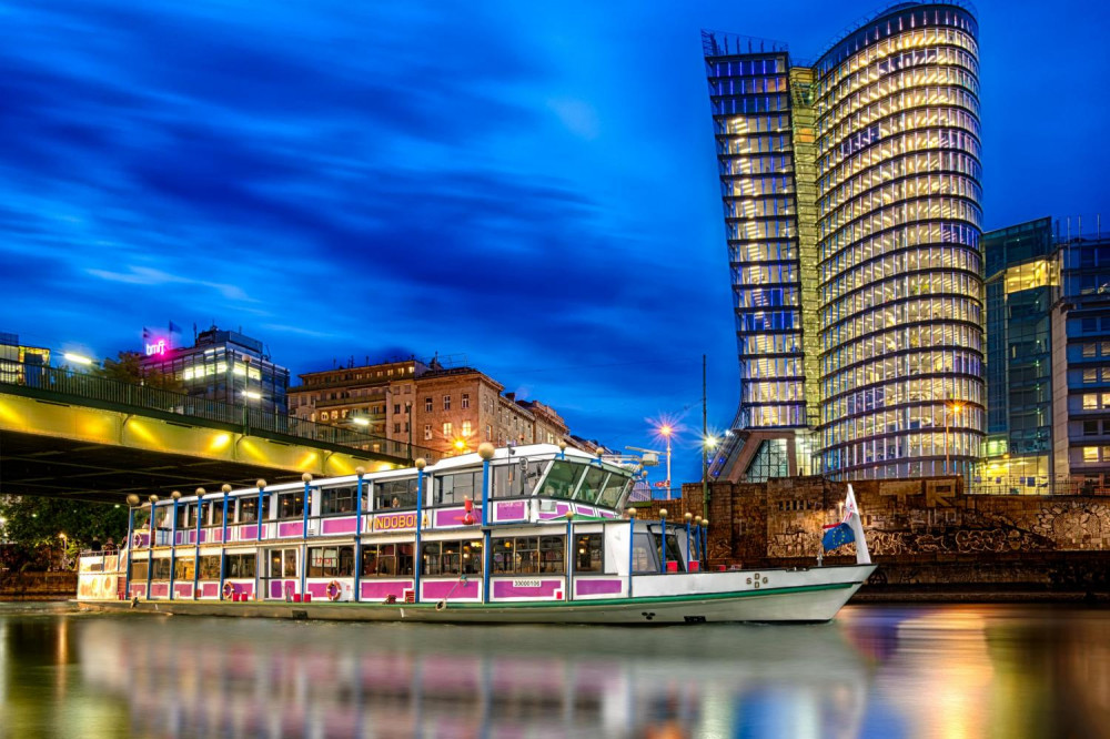 Evening Boat Cruise With Viennese Songs