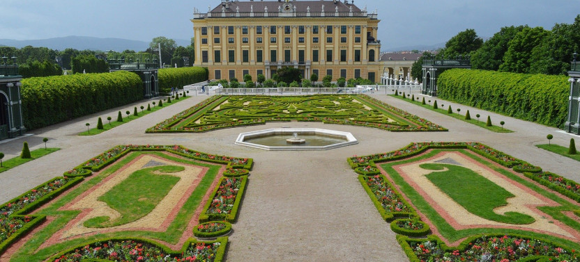 Guided Tour of Schönbrunn Palace & Gardens with Fast Entry Admission