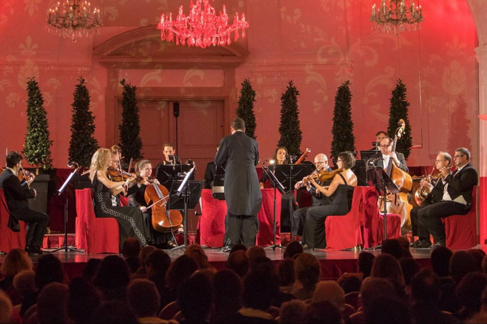 Schönbrunn Palace Audioguide Tour with Orchestra & Opera Concert