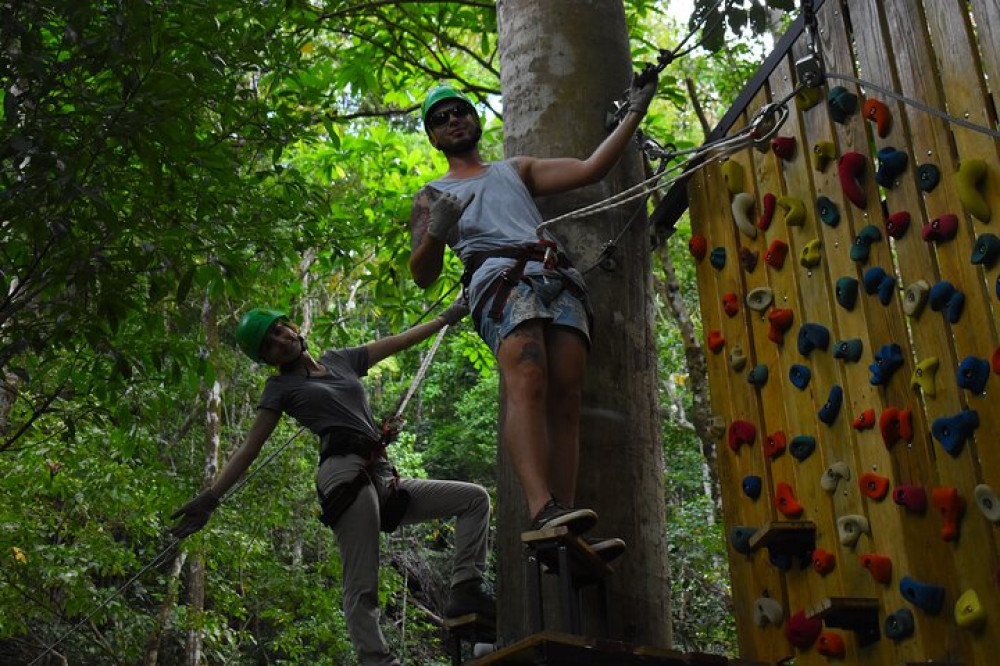 Arial Rope Course Challenge at Rainforest Park Jacó