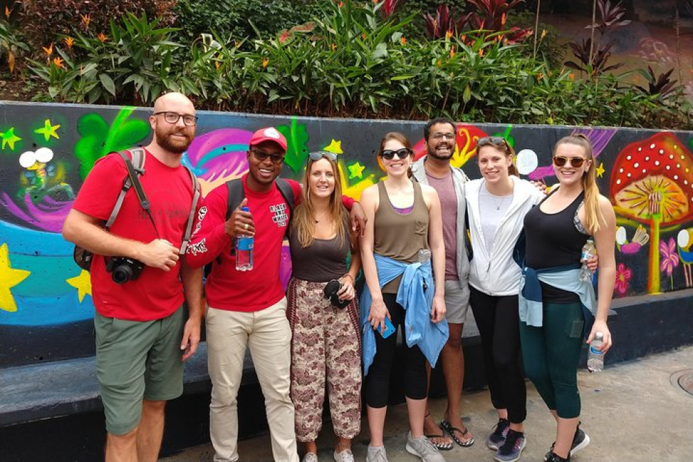 Graffiti Tour of Comuna 13: The Best Gastronomic Experience