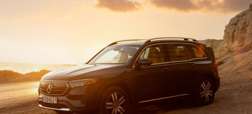 4 Hours - Explore Santorini By Private Vehicle