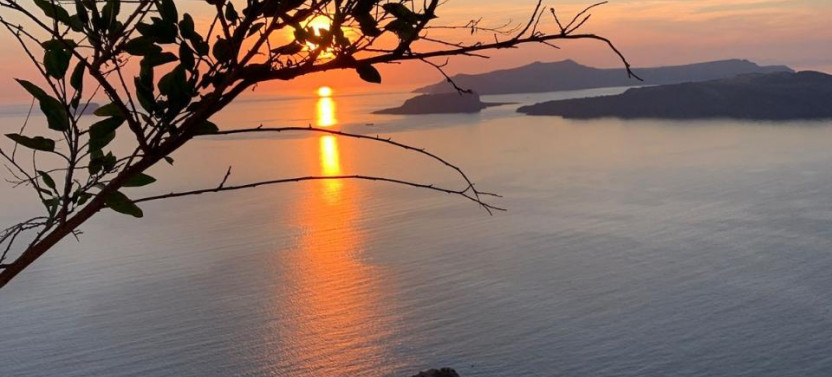 6 Hours - Explore Santorini By Private Vehicle