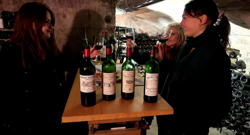 Vintage Wine Tasting In Bordeaux Old Town