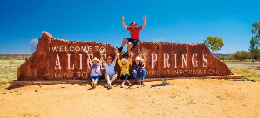 Alice Springs Highlights & Nature Escape: Standley Chasm & Simpson Gap