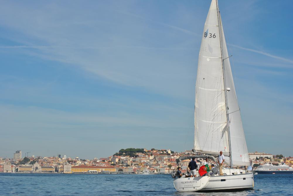 Private Lisbon Sailing Cruise - 2h