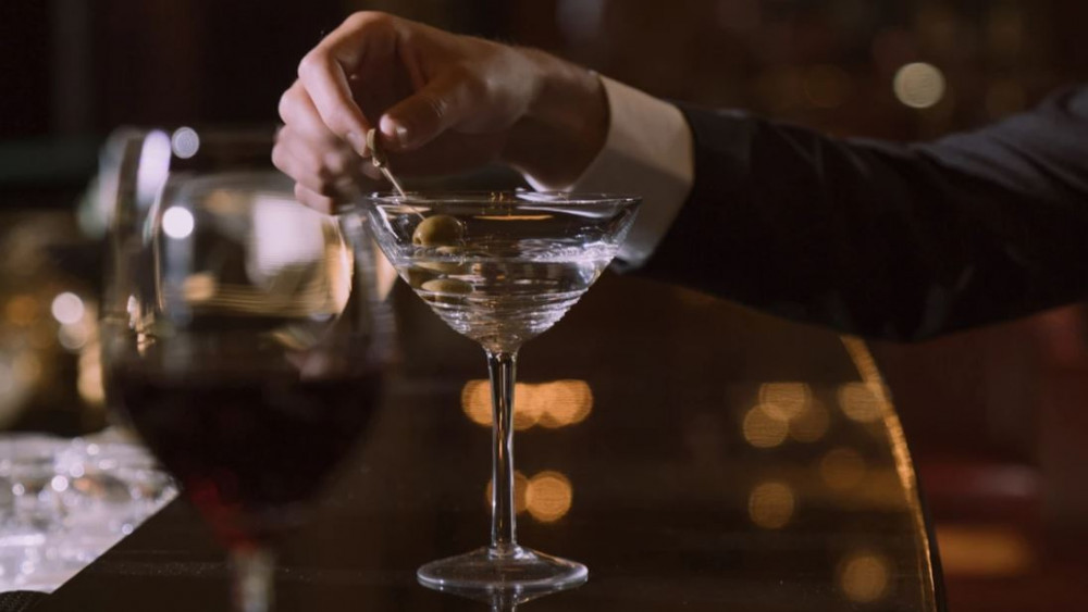 London Spy Experience With a Vesper Martini Cocktail & 2 Course Dinner