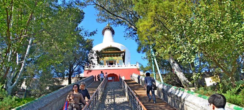 Private Walking Tour: Jingshan Hill, Beihai Park, Old Beijing, Lunch/Dinner