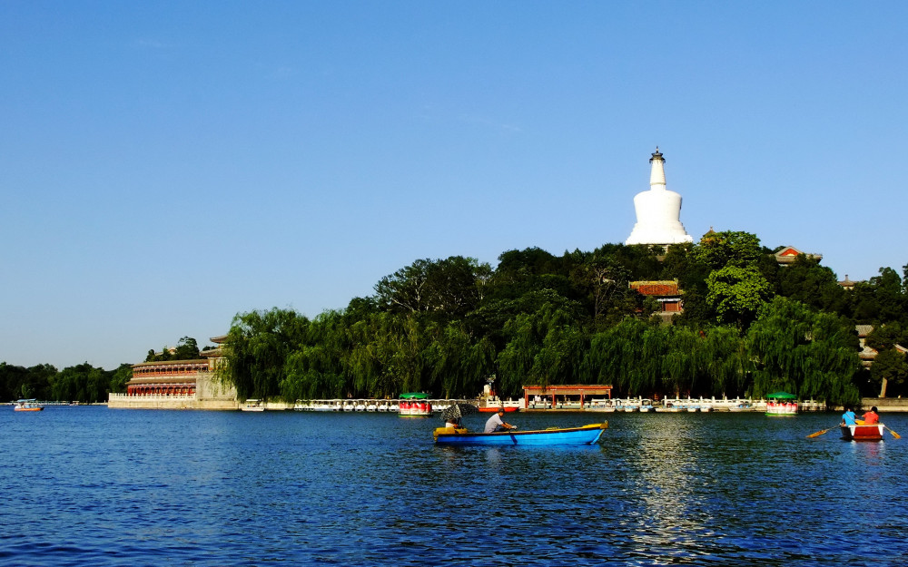 Private Walking Tour: Jingshan Hill, Beihai Park, Old Beijing, Lunch/Dinner