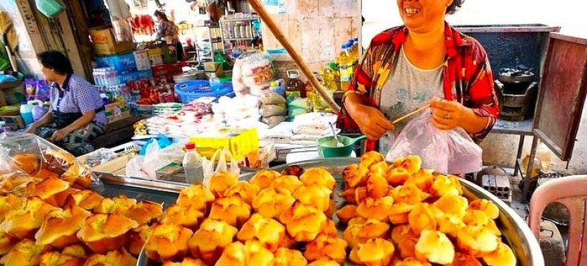 Siem Reap Street Foods Tour by Tuk Tuk with Personal Guide