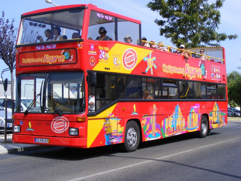 I can see a bus. Hop-on hop-off bus tour. hop on hop off сантандер испания. хоп он хоп офф. city sightseeing наушники.