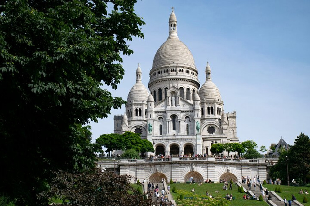 Montmartre's Art, Culture & Rebel Legacy: Walking Tour With Local Guide