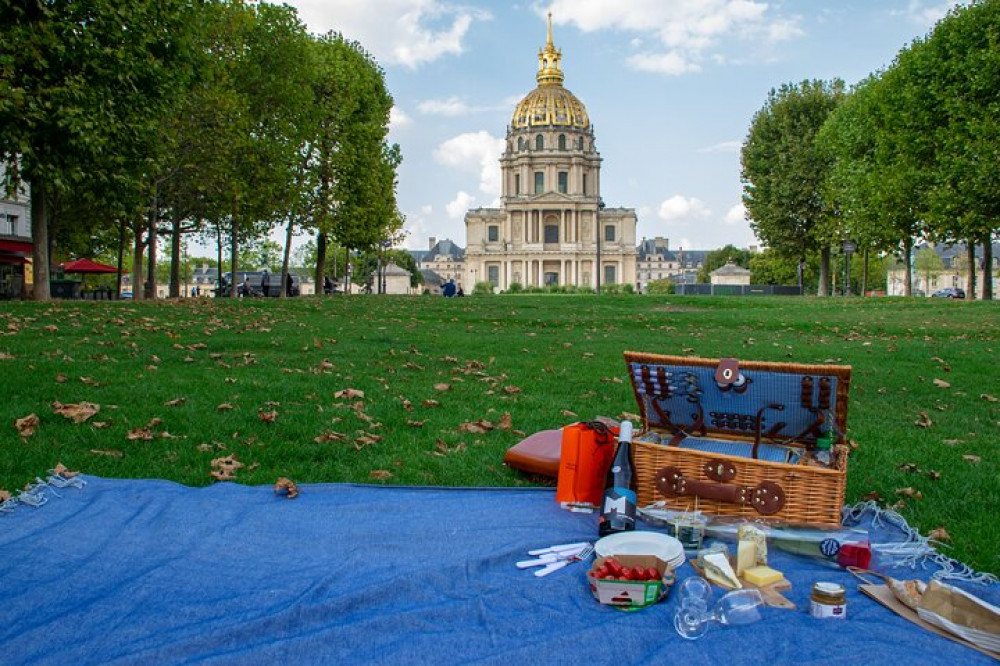 Parisian Picnic Escape: Cheese & Wine Tasting Tour