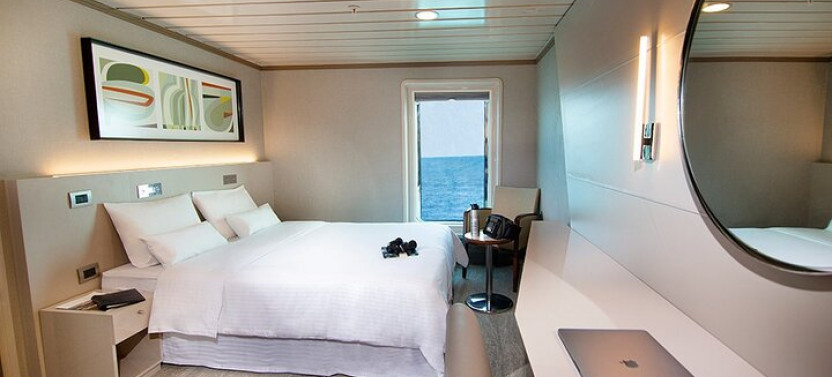 Yacht La Pinta Origin Of Species Adventure (Mon - Fri)