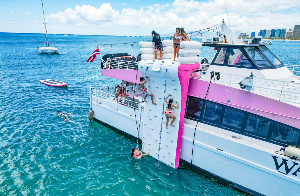 Pink Sails Waikiki - Project Expedition