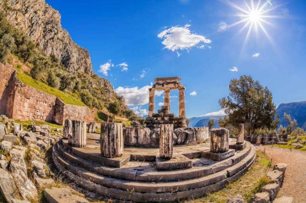 Private Full Day Delphi Tour in Minivan with Pickup