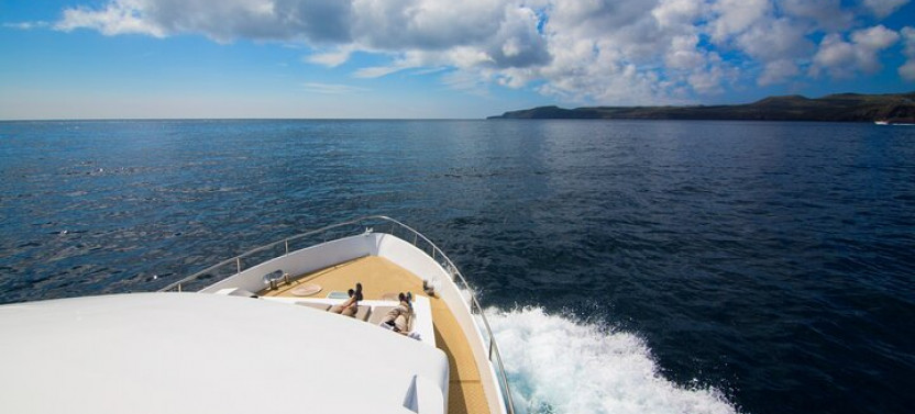 South Plazas Island And Carrión Point Day Cruise On Board Sea Lion Yacht