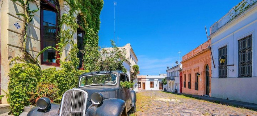 2 Days and 1 Night visiting Colonia and Montevideo Tour