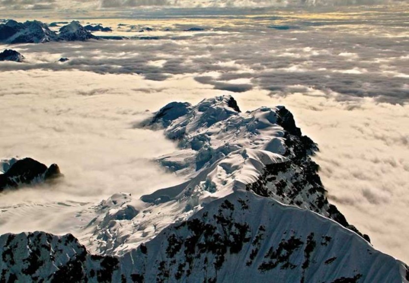 2-Hour Small Group Summit Flight with Glacier Landing