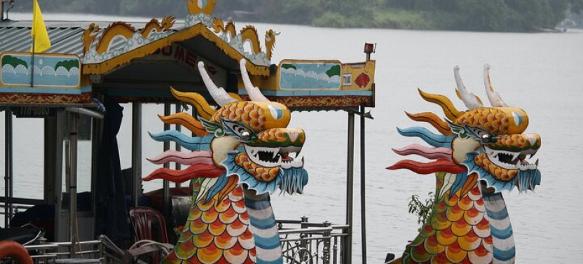 Hue By Night A Romantic Dragon Boat Cruise