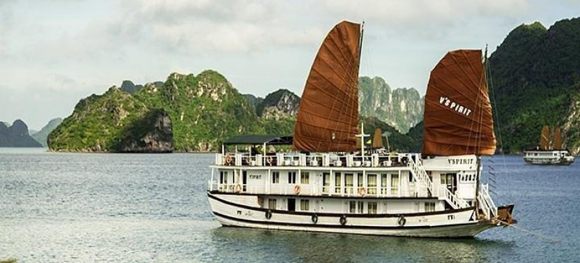 Ha Noi: Full-day Exploring Ha Long Bay Wonders