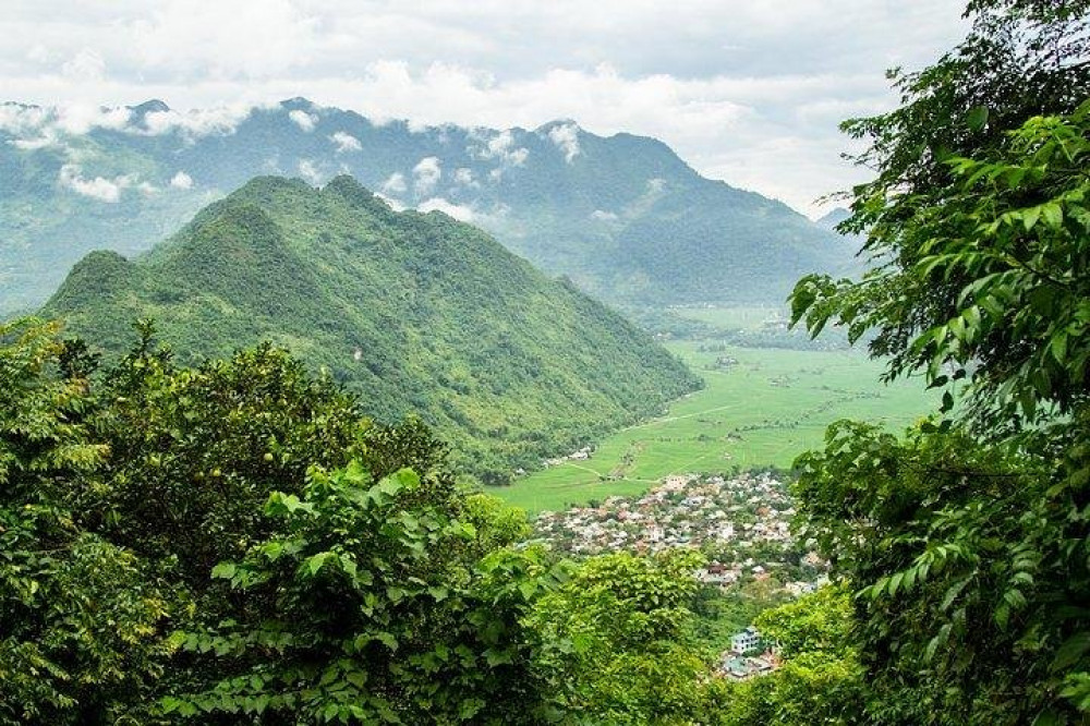 Discover Mai Chau From Ha Noi with Bicycle Ride