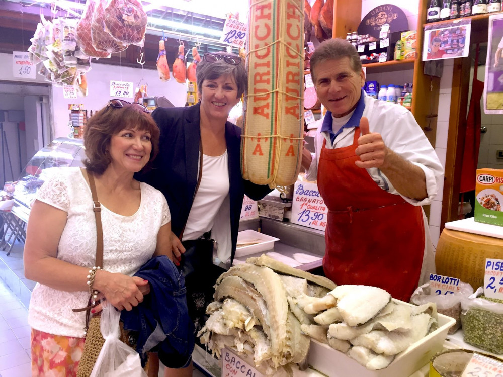 Private Market Tour and Tastings at San Lorenzo Mercato in Florence