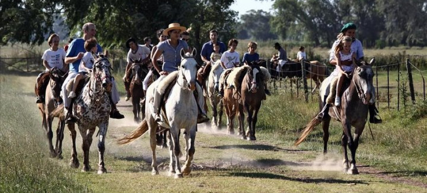 Buenos Aires Super Saver: City Tour, Gaucho Day at a Farm & Tango Dinner