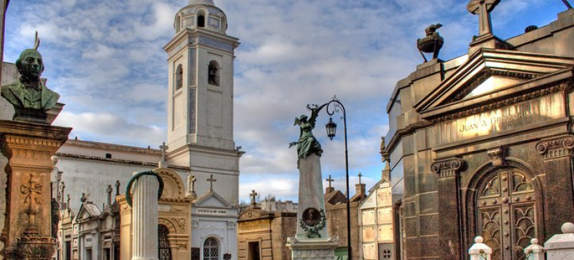 Walking Tour of the Recoleta Neighborhood in Buenos Aires