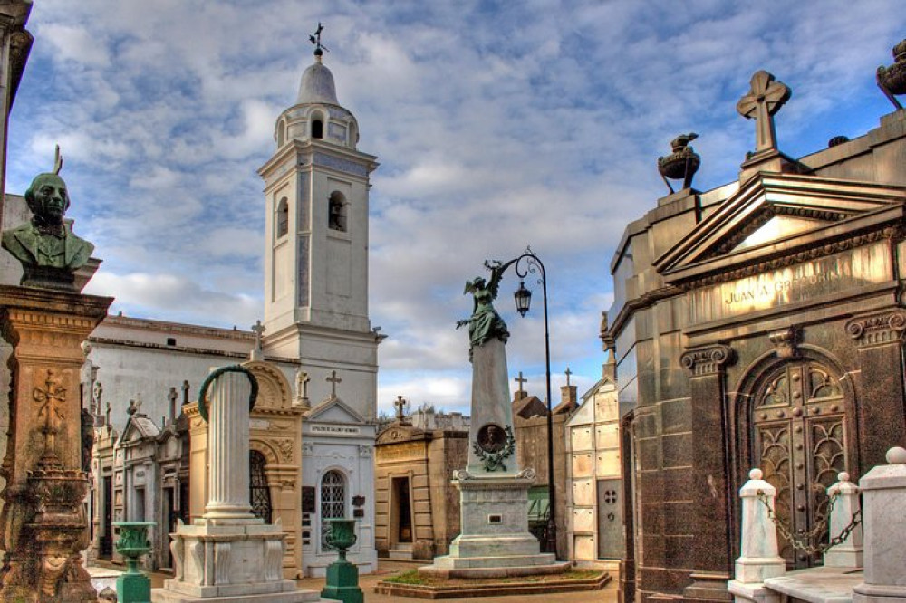 Walking Tour of the Recoleta Neighborhood in Buenos Aires