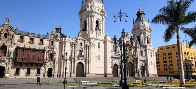 Small-Group Full Day City Tour with Lunch and Show of lights in Lima