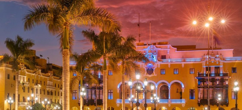Small-Group Full Day City Tour with Lunch and Show of lights in Lima