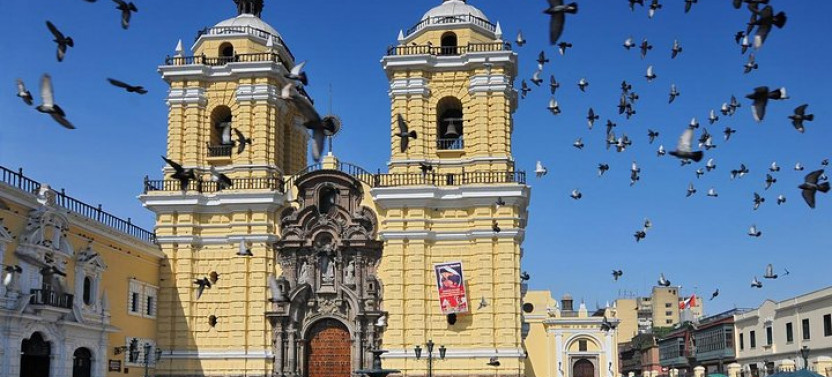 Small-Group Full Day City Tour with Lunch and Show of lights in Lima