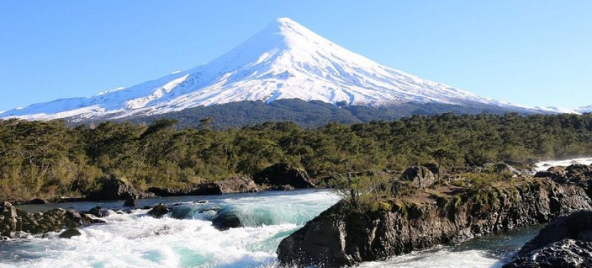 Premium Full day Tour to Osorno Volcano and Petrohue in Puerto Varas