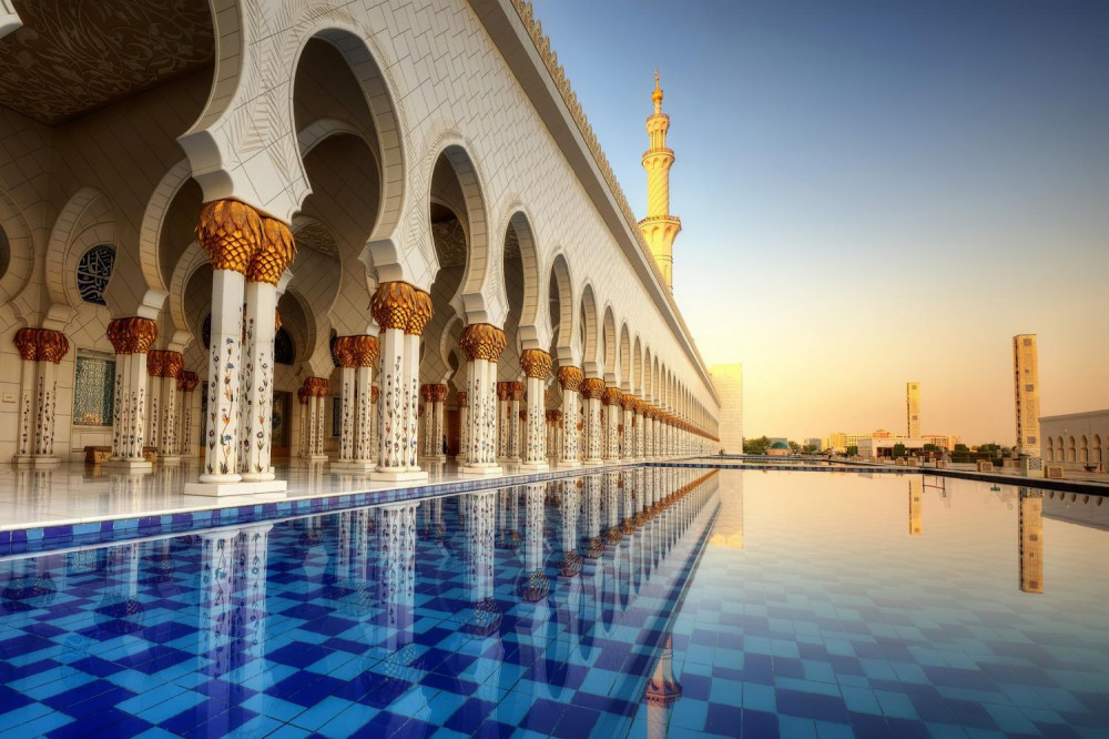 Abu Dhabi Mosque & Louvre Museum with Lunch